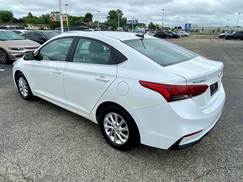 Used 2022 Hyundai Accent SEL FWD image 3