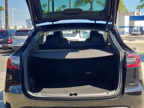 Used 2023 Tesla Model Y Long Range AWD/4WD image 8