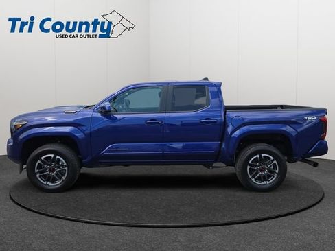 Certified 2025 Toyota Tacoma TRD Sport AWD/4WD image 4