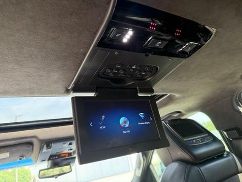 Used 2017 Cadillac Escalade ESV Platinum AWD/4WD image 32