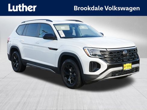 Used 2024 Volkswagen Atlas Peak Edition SEL image 1