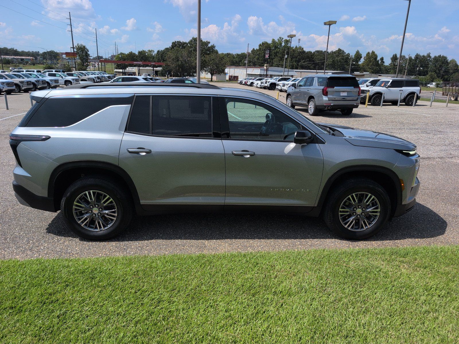 Used 2026 Chevrolet Traverse LT w/ Driver Confidence Package FWD image 7