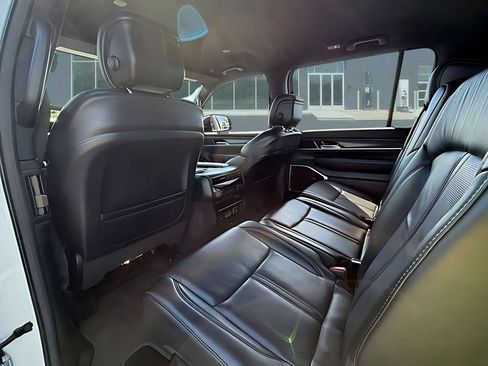 Used 2023 Jeep Wagoneer Series III w/ Preferred Equipment Group AWD/4WD image 30