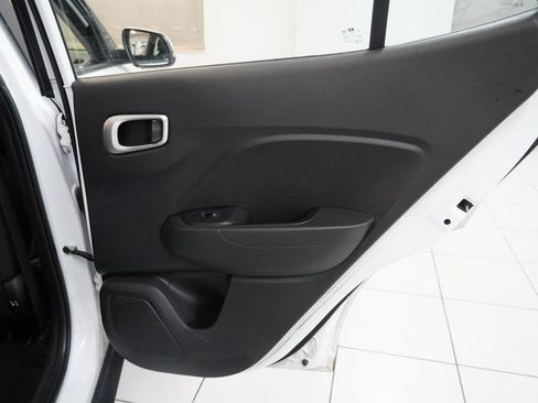 Used 2021 Hyundai Venue image 26