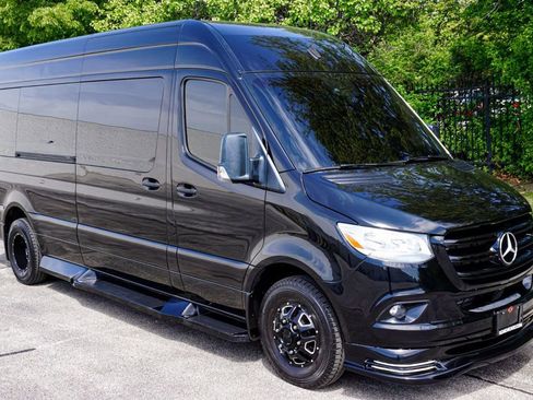 Used 2021 Mercedes-Benz Sprinter 3500 image 2