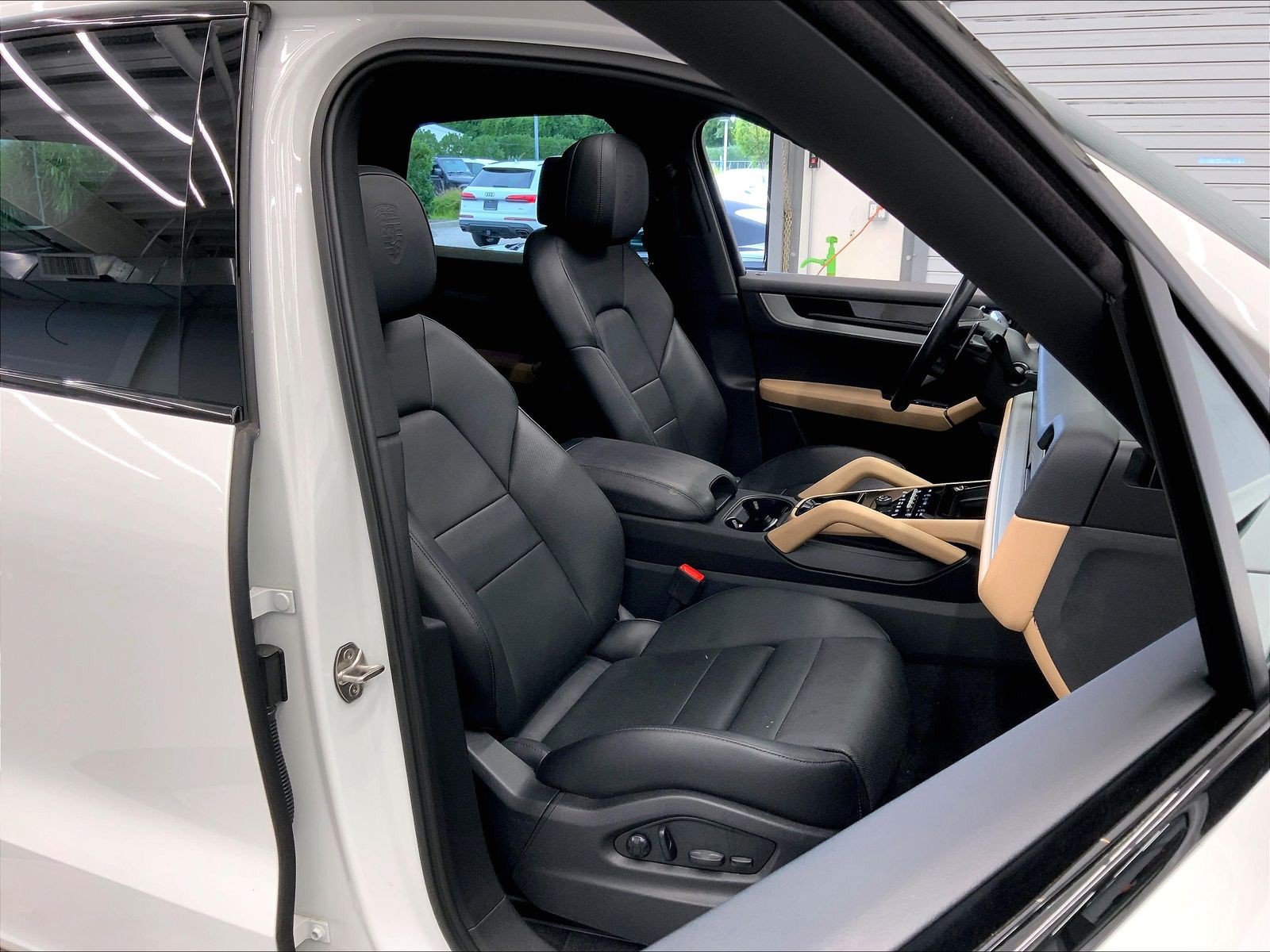 Certified 2024 Porsche Cayenne AWD/4WD image 19