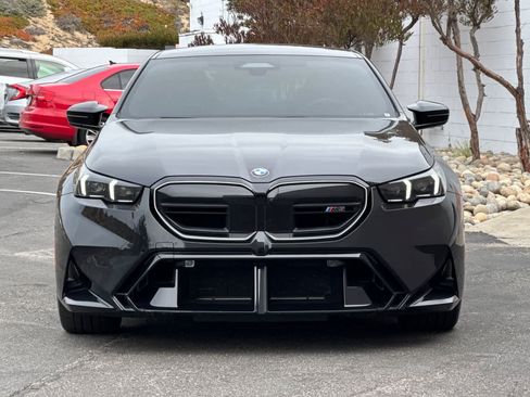 Used 2025 BMW M5 w/ Executive Package image 10