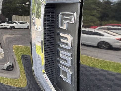 Used 2017 Ford F350 Lariat w/ Lariat Ultimate Package AWD/4WD image 4