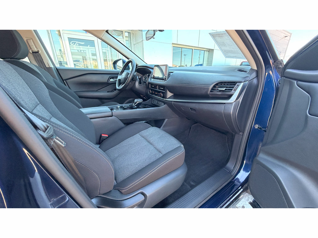 Used 2025 Nissan Rogue SV FWD image 9