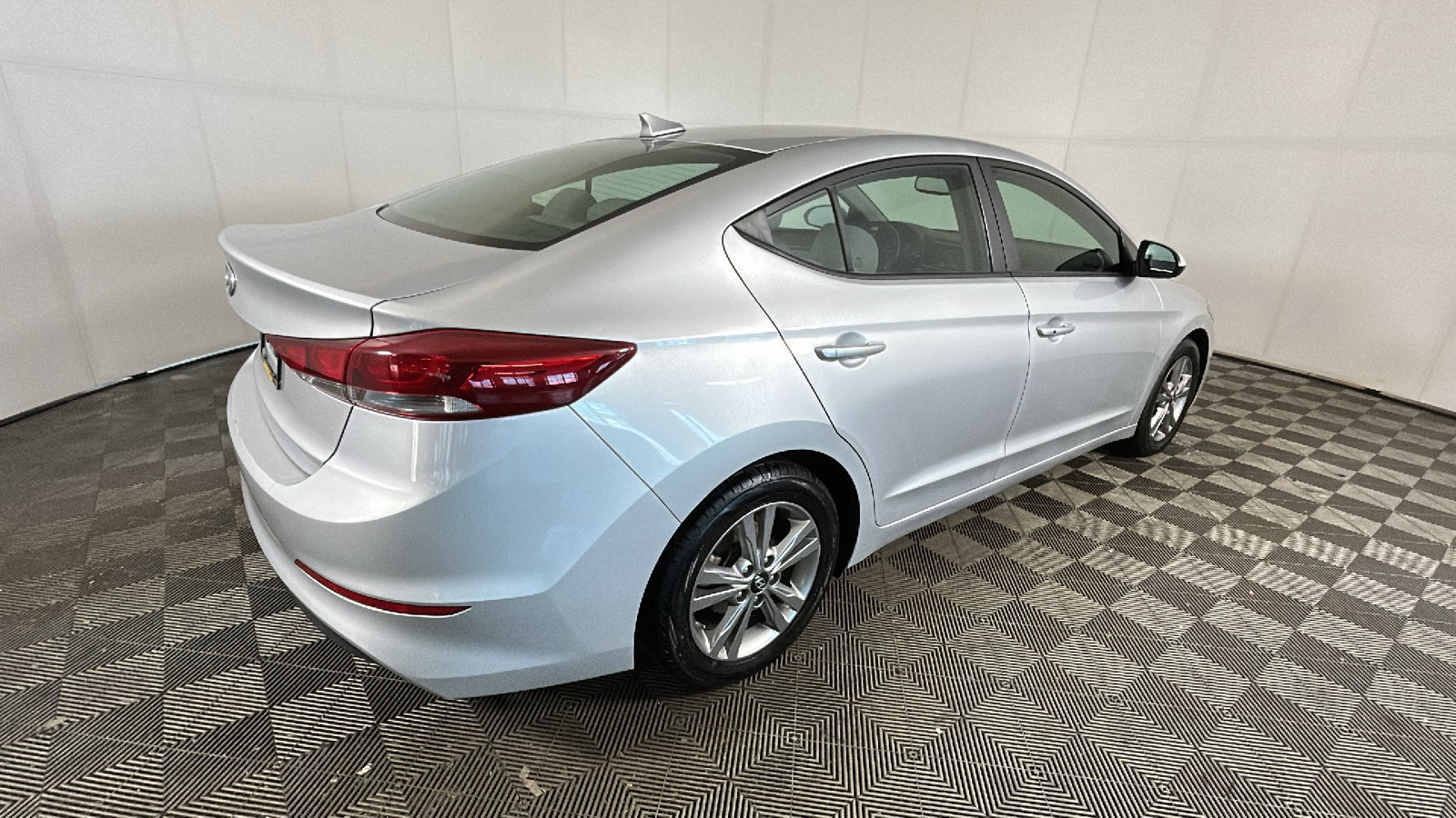 Used 2018 Hyundai Elantra Value Edition w/ Cargo Package FWD image 3