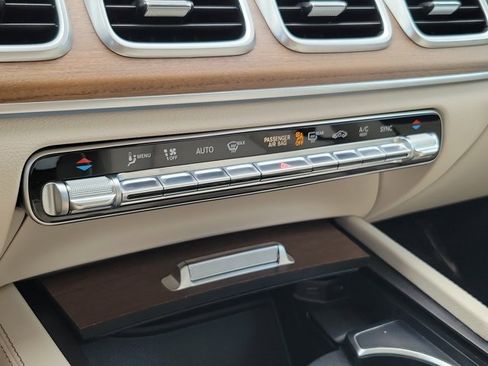 Used 2022 Mercedes-Benz GLS 450 4MATIC image 28