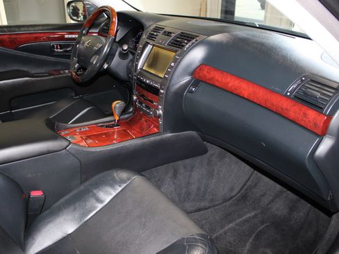 Used 2007 Lexus LS 460 RWD image 33