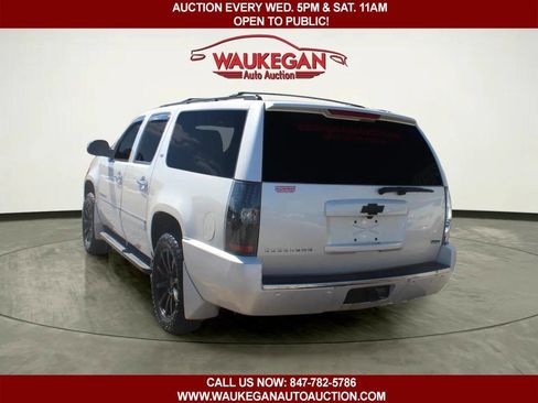 Used 2012 Chevrolet Suburban LTZ image 6