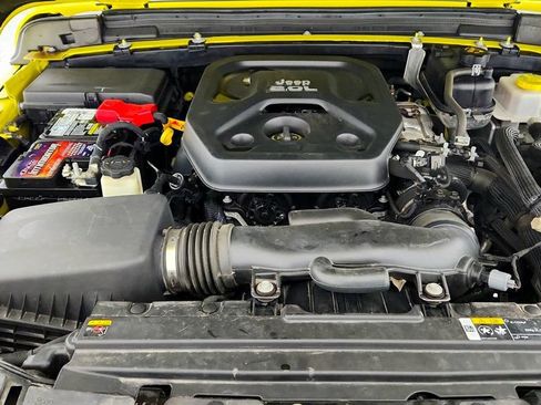 Used 2023 Jeep Wrangler Unlimited Sahara w/ Cold Weather Group AWD/4WD image 27