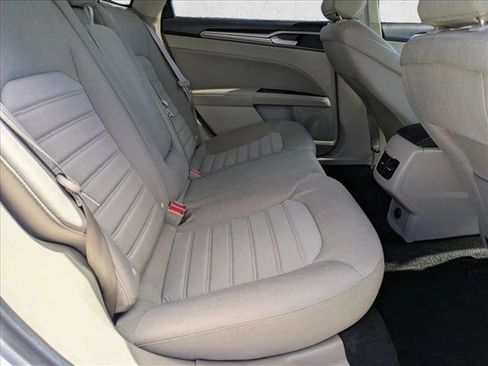 Used 2020 Ford Fusion SE image 19