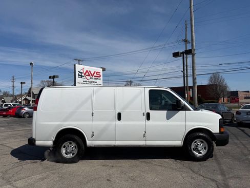 Used 2016 Chevrolet Express 2500 2500 3dr Cargo Van image 2