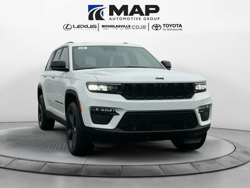 New 2025 Jeep Grand Cherokee Limited w/ Luxury Tech Group II AWD/4WD image 8
