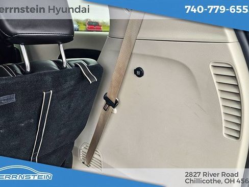 Used 2023 Chrysler Pacifica Touring-L image 32