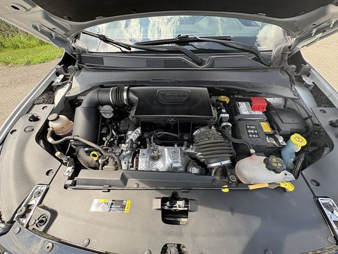 Used 2025 Jeep Compass Limited AWD/4WD image 13