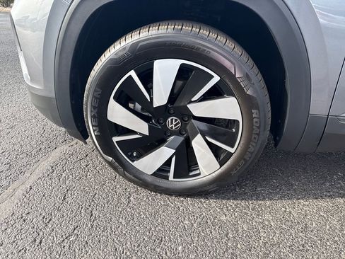 Used 2025 Volkswagen Atlas Cross Sport SE image 29