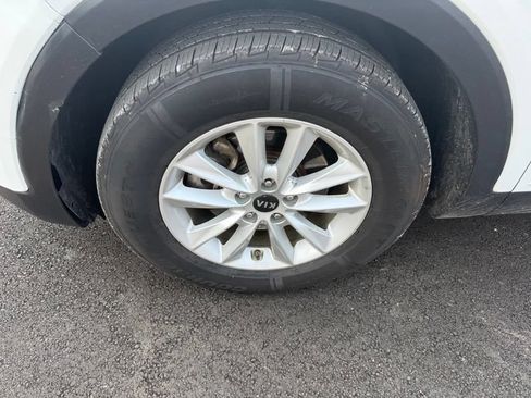 Used 2019 Kia Sorento AWD w/ LX Convenience Package image 17