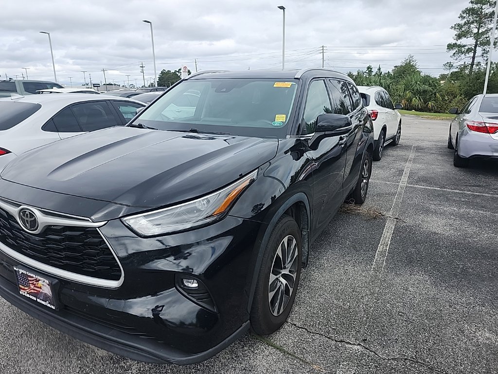 Used 2022 Toyota Highlander XLE AWD/4WD image 24