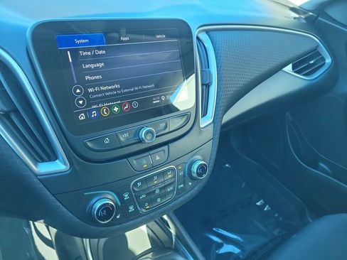 Used 2025 Chevrolet Malibu LT image 28