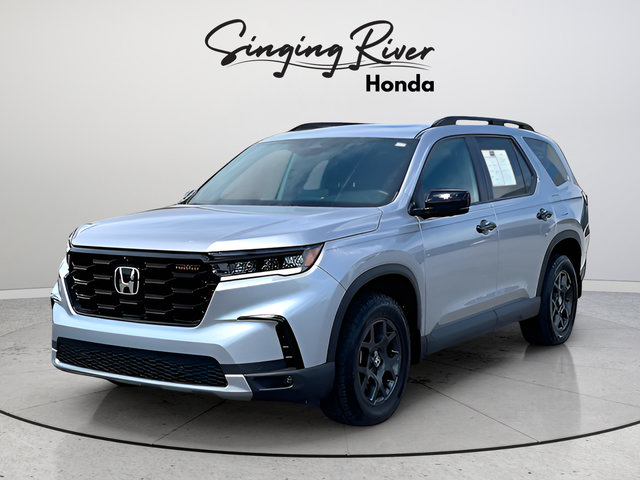 Used 2025 Honda Pilot TrailSport image 3