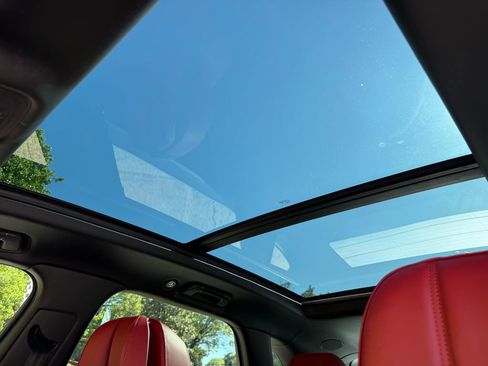 Used 2019 Bentley Bentayga AWD/4WD image 31