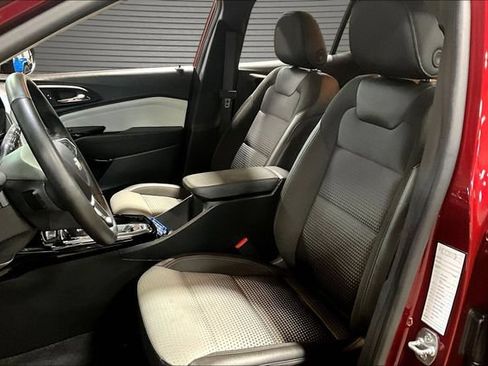 Certified 2025 Chevrolet Trax LT w/ LT Convenience Package FWD image 20