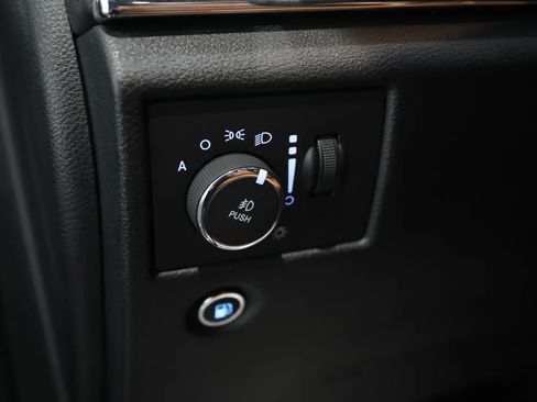 Used 2016 Jeep Grand Cherokee SRT image 42