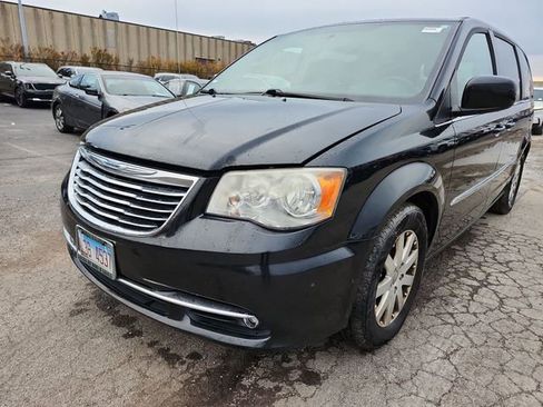 Used 2013 Chrysler Town & Country Touring image 29
