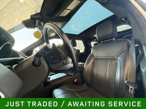 Used 2018 Land Rover Discovery SE AWD/4WD image 4