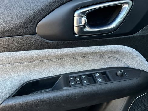 Used 2022 Jeep Compass Latitude image 11