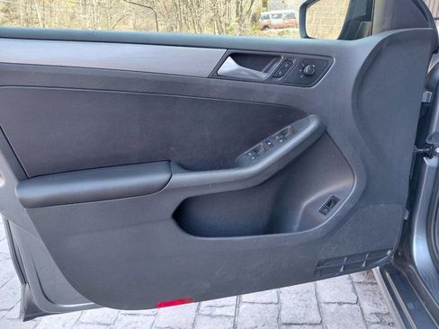 Used 2016 Volkswagen Jetta Sport image 12