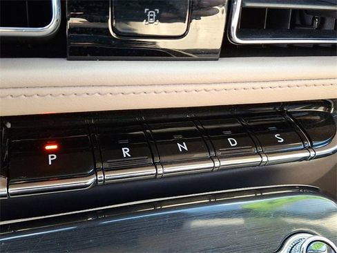 Certified 2022 Lincoln Nautilus Reserve w/ Equipment Group 201A image 17