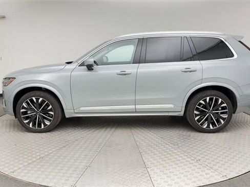 Certified 2025 Volvo XC90 B6 Plus image 5