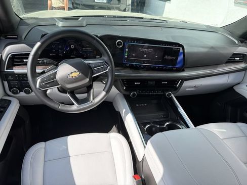 Used 2026 Chevrolet Suburban Premier AWD/4WD image 7