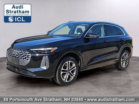 Certified 2025 Audi Q5 Premium w/ Convenience Package AWD/4WD image 1