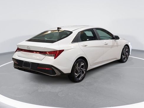 Certified 2025 Hyundai Elantra SEL image 5