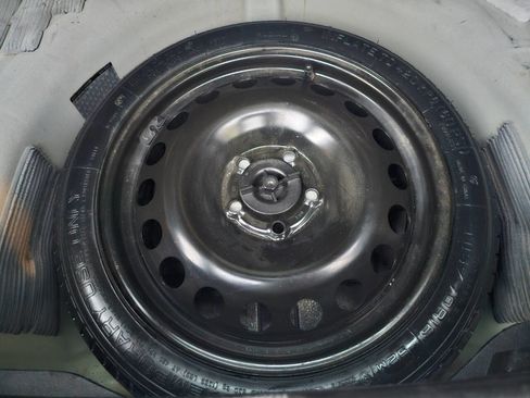 Used 2017 Chevrolet Sonic LT image 36