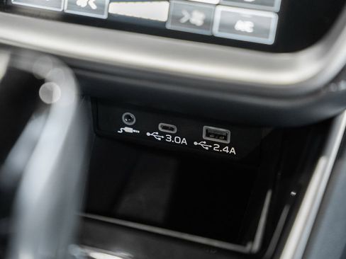 Used 2023 Subaru Outback Premium image 27