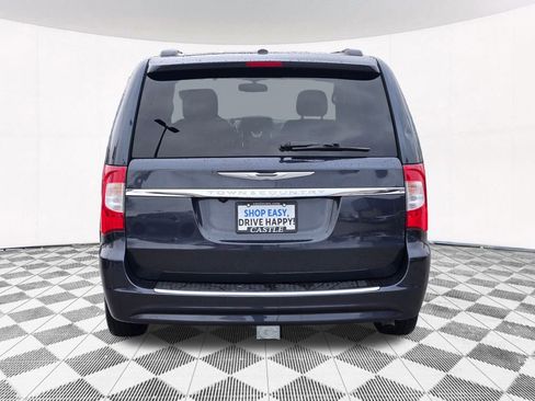 Used 2014 Chrysler Town & Country Touring image 17