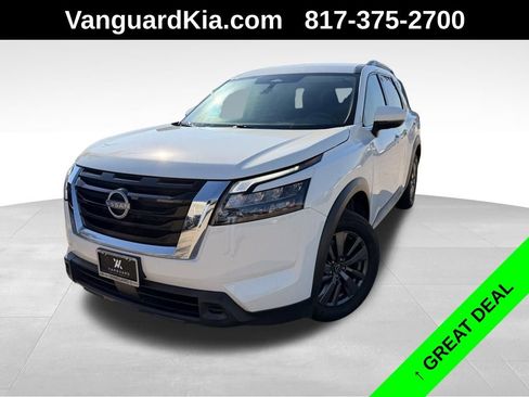 Used 2024 Nissan Pathfinder SV image 1