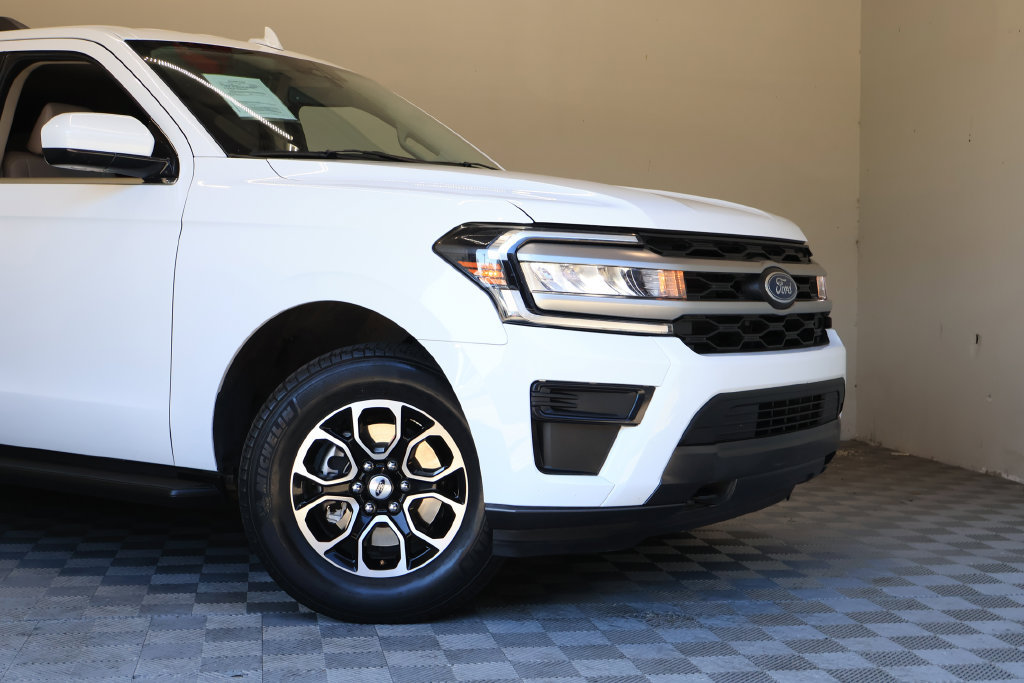 Used 2022 Ford Expedition XLT AWD/4WD image 3
