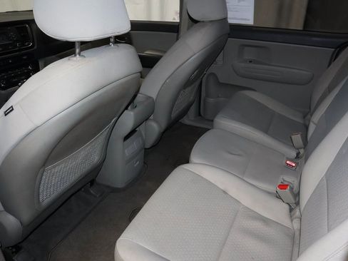 Used 2016 Kia Sedona LX image 20