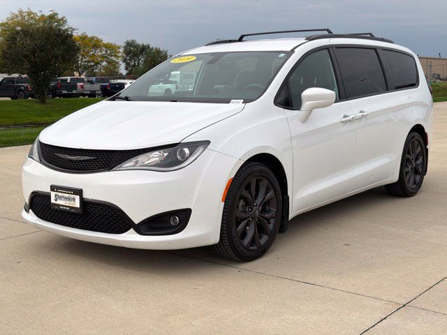 Used 2019 Chrysler Pacifica Touring Plus w/ S Appearance Package FWD image 2