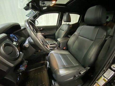 Certified 2018 Toyota Tacoma TRD Off-Road w/ TRD Premium Off Road Package image 10