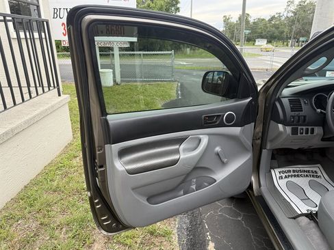 Used 2011 Toyota Tacoma 2WD Regular Cab image 9