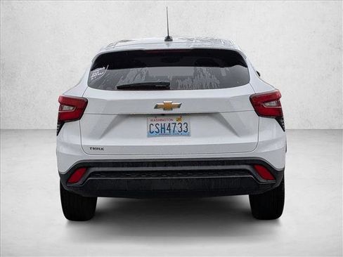 Used 2025 Chevrolet Trax LS image 6
